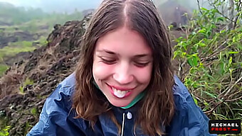 L'Aventure Orale Osée D'Une Adolescente Sur Un Sommet Volcanique À Bali - Pov